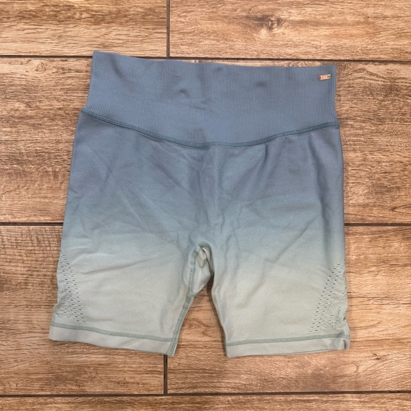 PINK Victoria's Secret Sport Pink Ombre Shorts Size Medium Pink Active SEAMLESS - Picture 2 of 13